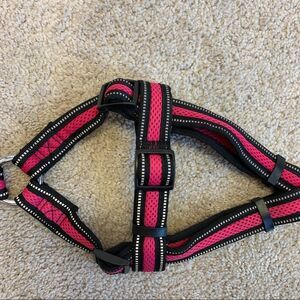 Jump pink dog harness new without tag Sz S